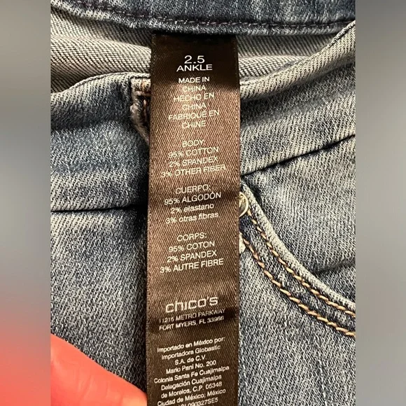 Chico’s Girlfriend Crop Jeans Hand Painted Butterfly Stretch Sz 2.5(M)34”waist - Picture 9 of 13